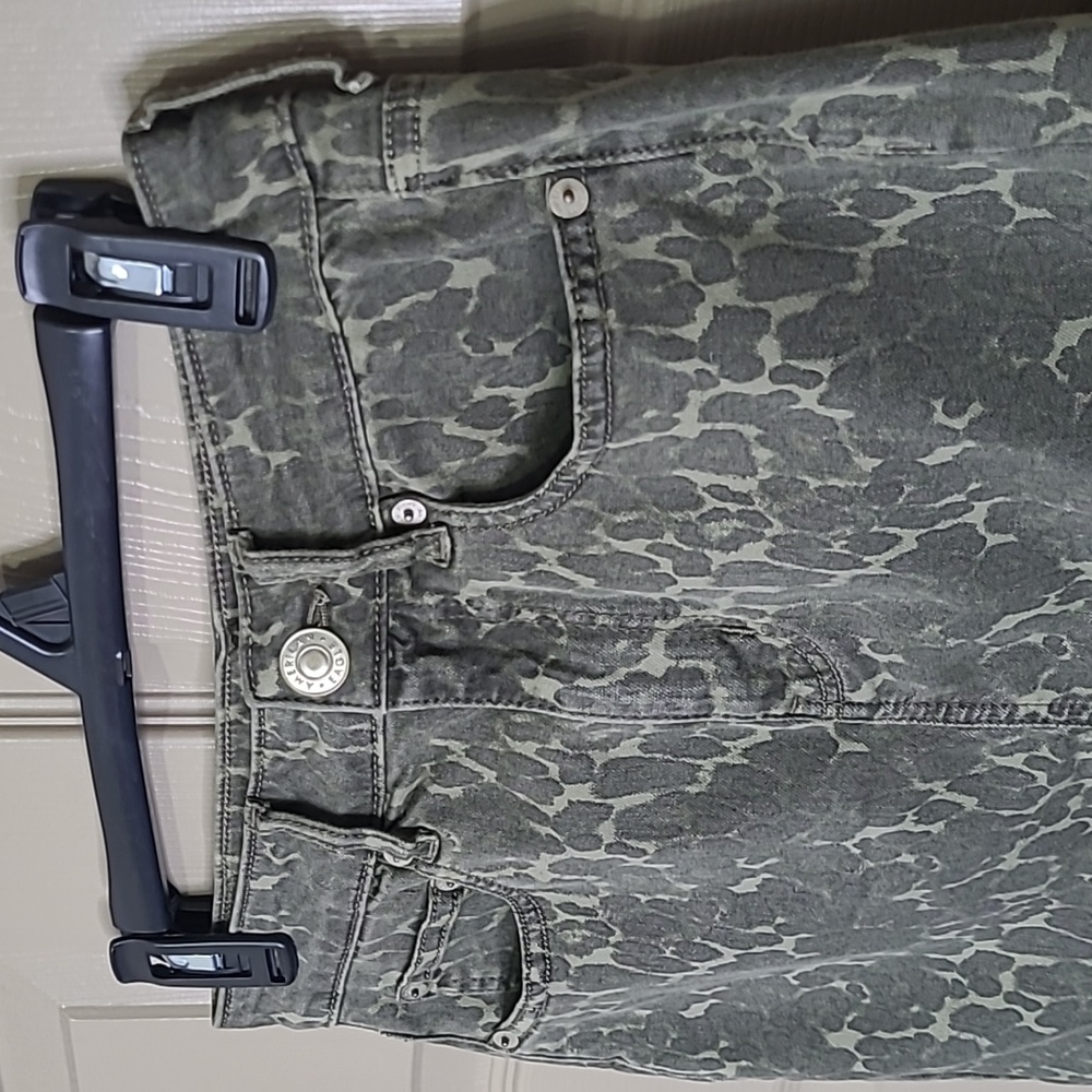 American Eagle next level Stretch camo mini denim skirt size 4 - Picture 2 of 7